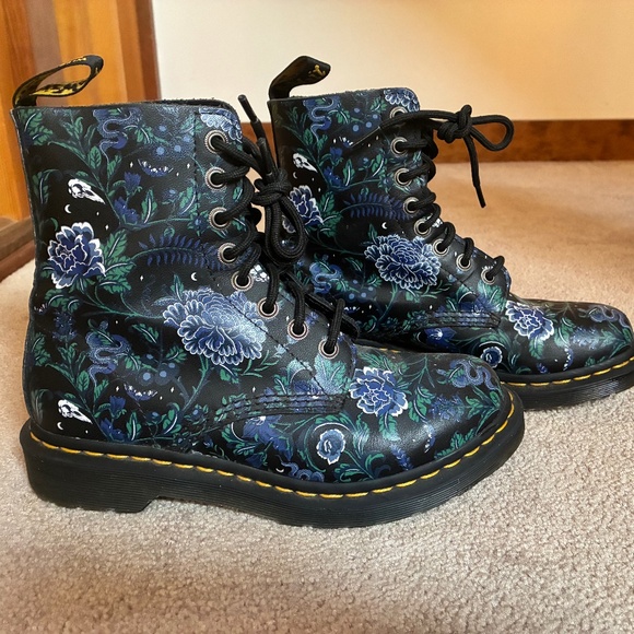 Rare Dr Martens 1460 Pascal Mystic Floral Lace Up Leather Boots Women's Size 7 - Picture 1 of 5